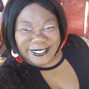 Meet your Posher, Nora